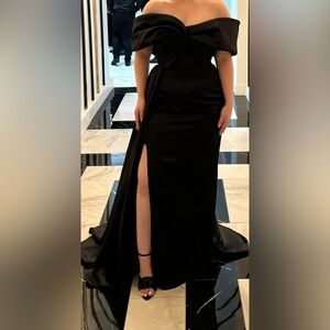 Elegant Black Evening Gown 🖤